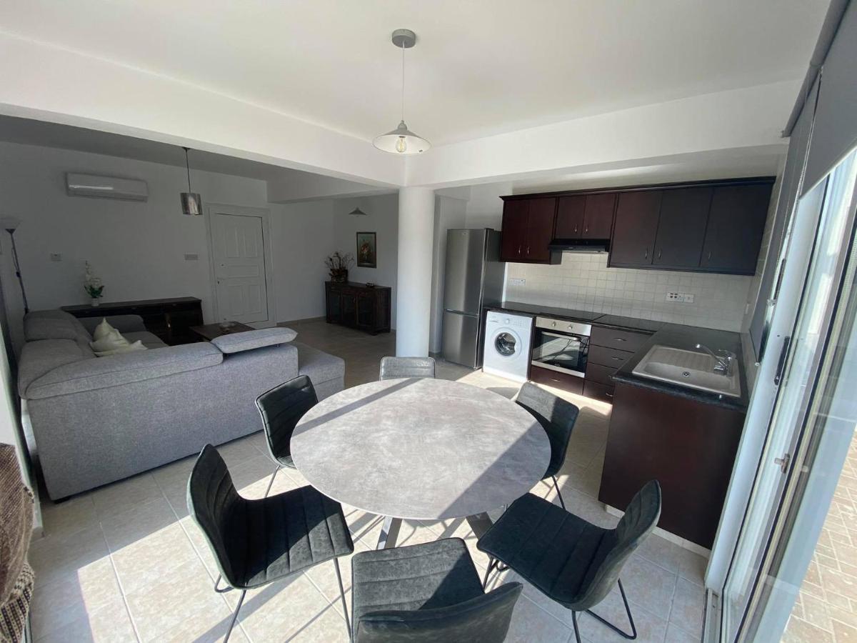 Cosy Apartment In Kato Paphos With Pool Access 외부 사진